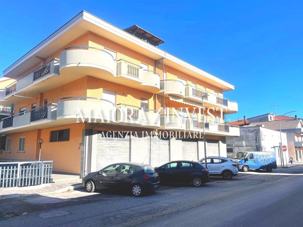Palazzina commerciale in , Alba Adriatica, {3} - Foto 2