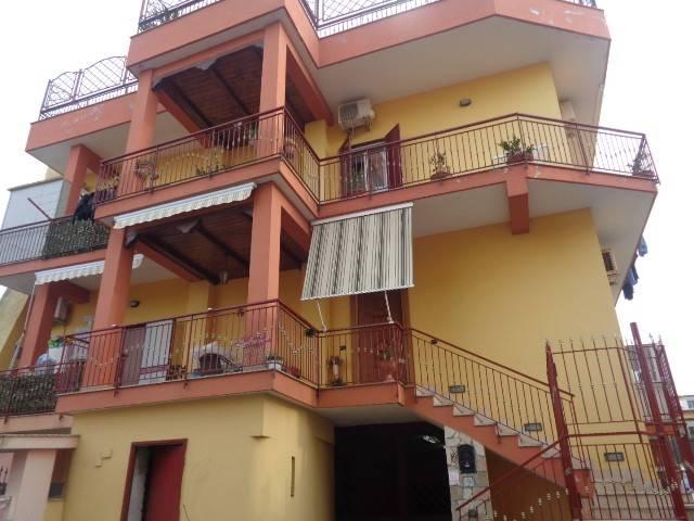 Palazzina commerciale in Via Benedetto Croce 3, Marano Di Napoli, {3} - Foto 1