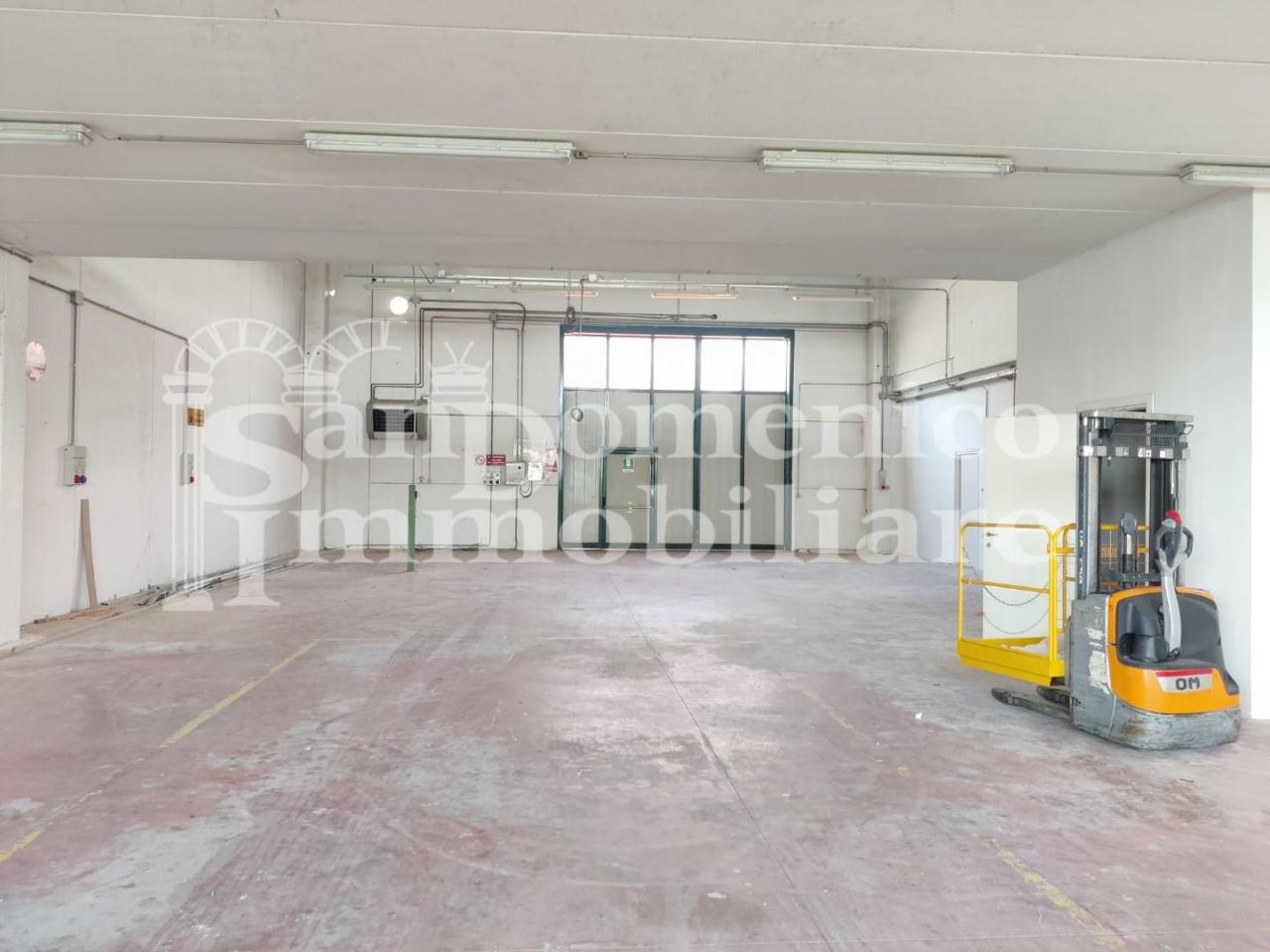 Capannone in , Cascina, {3} - Foto 2