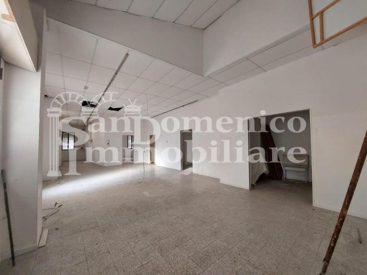 Negozio in , Cascina, {3} - Foto 1