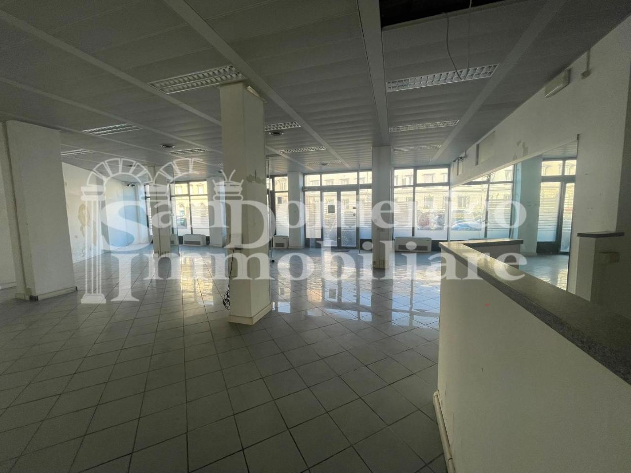 Locale commerciale in , Livorno, {3} - Foto 1