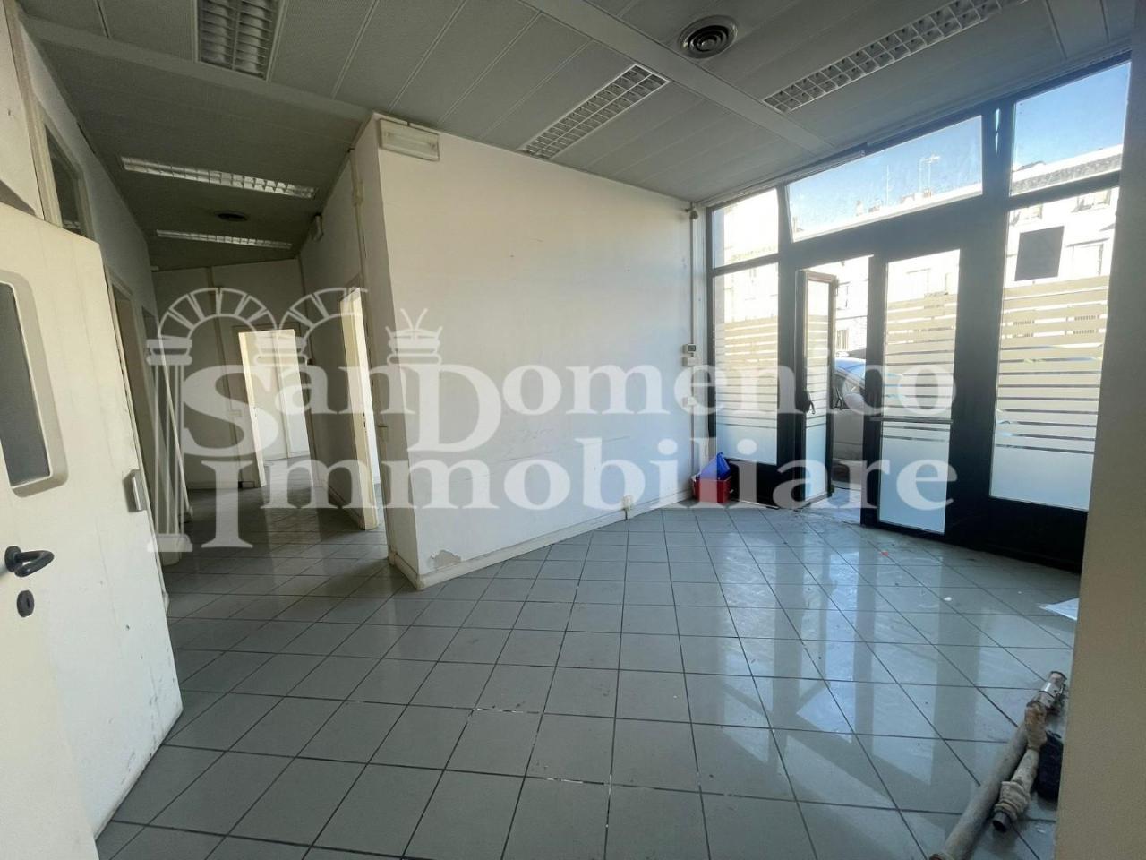 Locale commerciale in , Livorno, {3} - Foto 2
