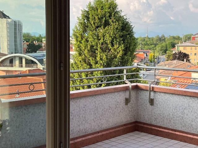 Penthouse in Via Gioacchino Rossini, Busto Arsizio - Foto 1