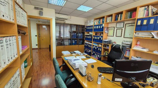 Shared office in Centro Direzionale, Napoli - Photo 1