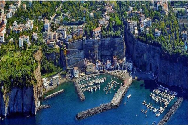 Palazzina commerciale in Via Ripa di Cassano, Piano di Sorrento - Foto 1