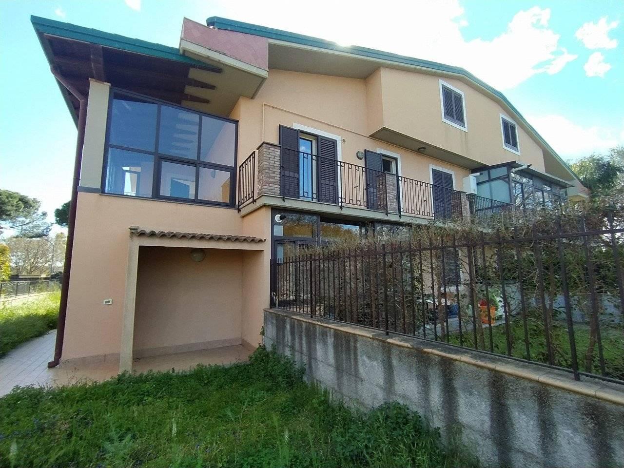 Villa in vendita a Aci Sant'Antonio