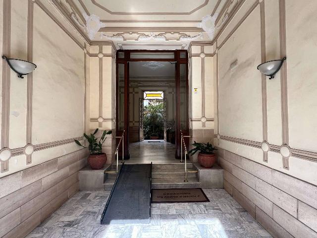 Appartamento in Via Andrea d'Isernia 11, Napoli - Foto 1