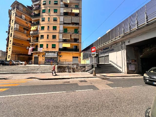 Geschäft in Viale Cavalleggeri d'Aosta, Napoli - Foto 1