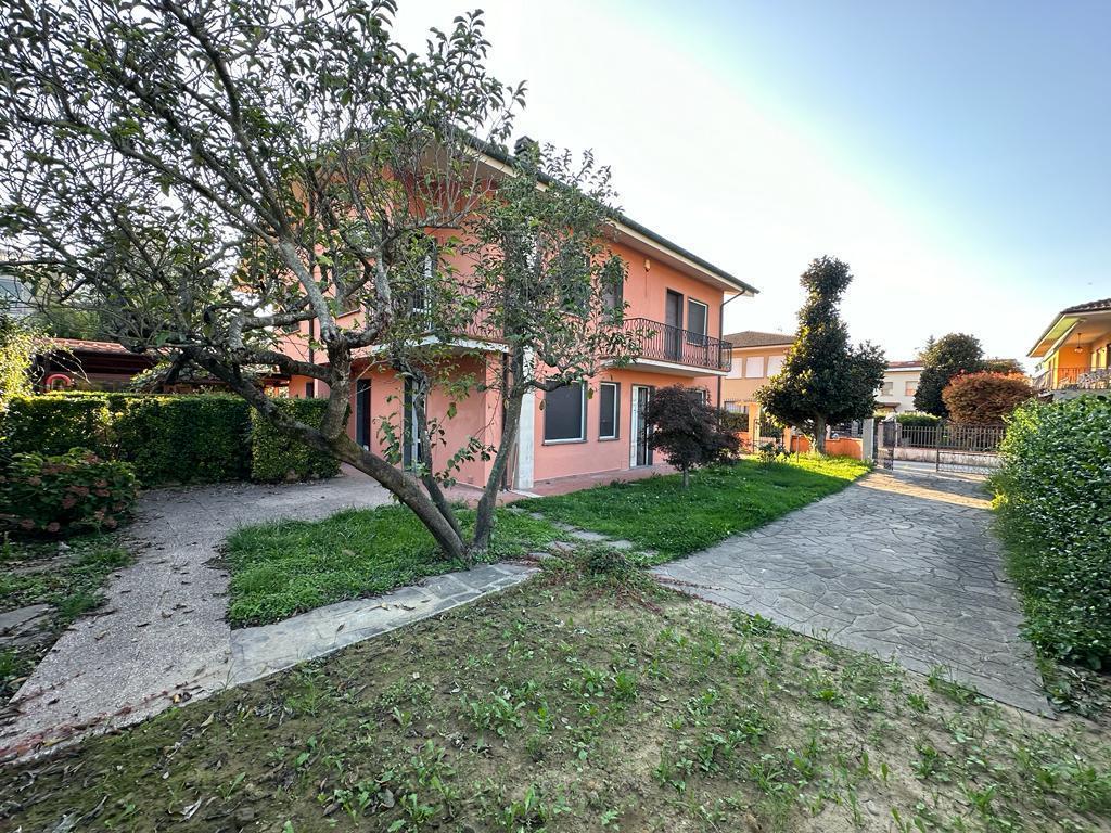 Villa a schiera in vendita a Lucca