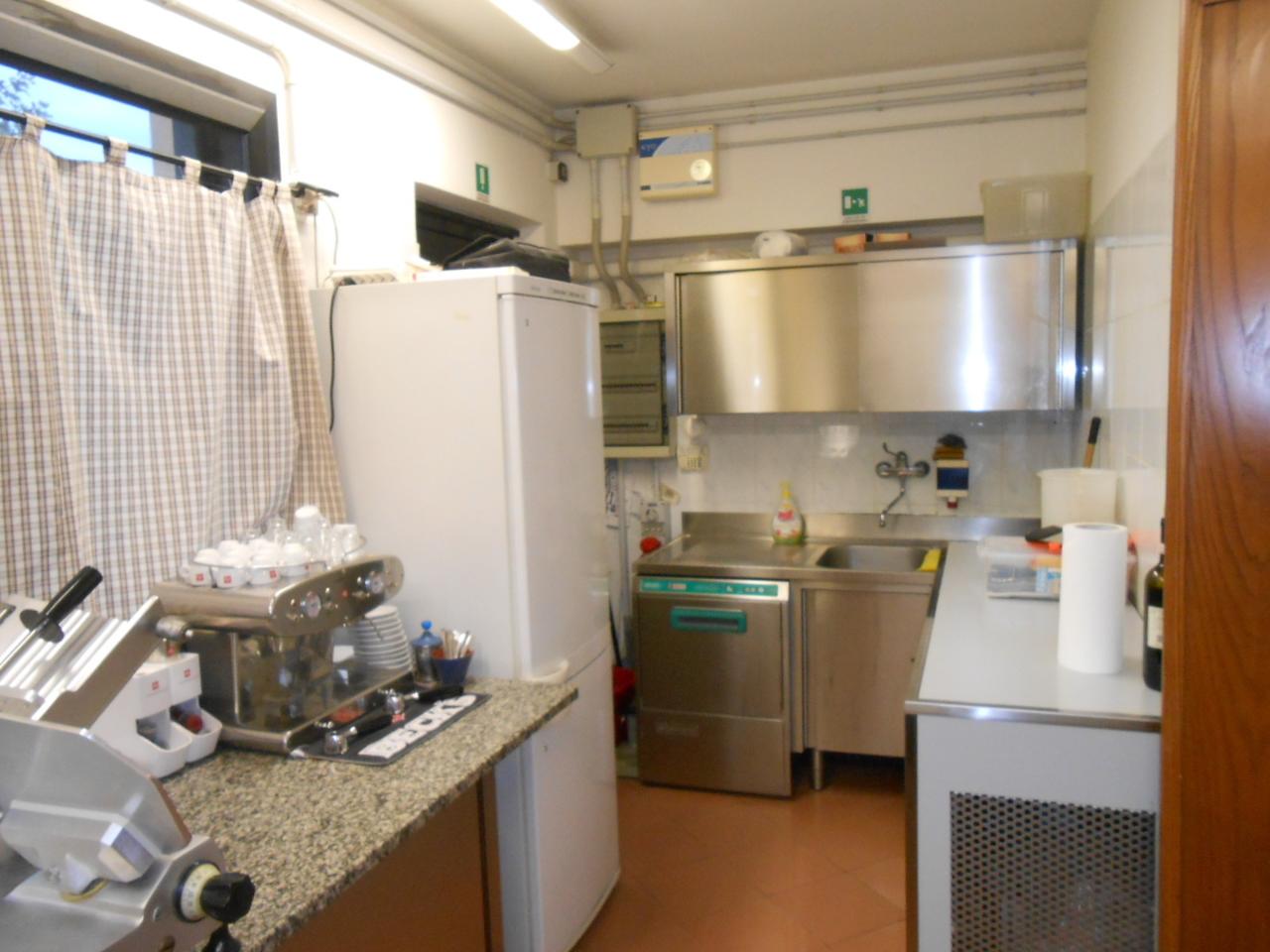 Pizzeria in Viale Giosuè Carducci, Lucca, {3} - Foto 2