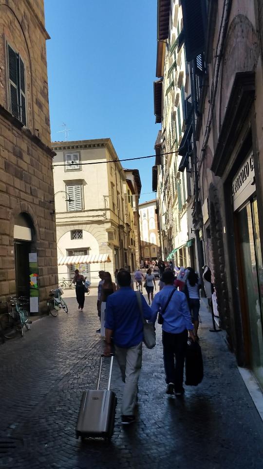 Abbigliamento in Beccheri, Lucca, {3} - Foto 2