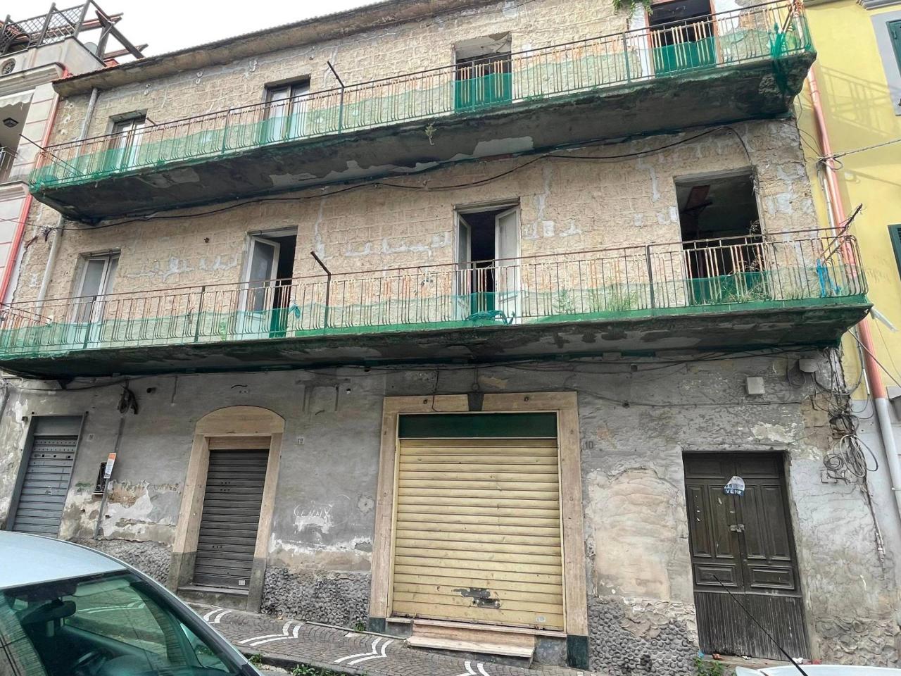Palazzina commerciale in vendita a Marano Di Napoli