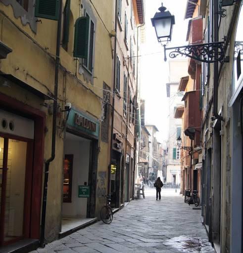 Esercizio commerciale in Piazza Santa Maria, Lucca, {3} - Foto 1