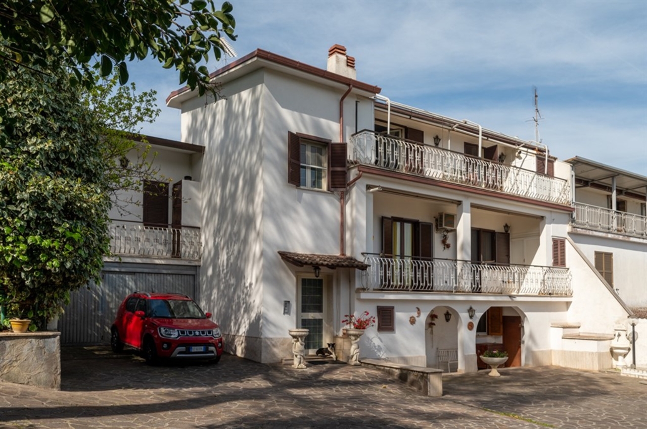 Villa bifamiliare in vendita a Gallicano Nel Lazio