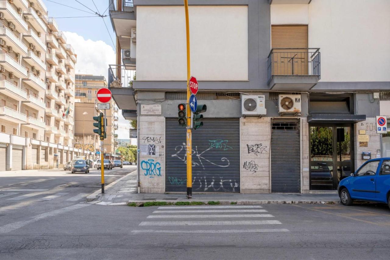 Negozio in .Le Antonio Meucc 2, Bari, {3} - Foto 2