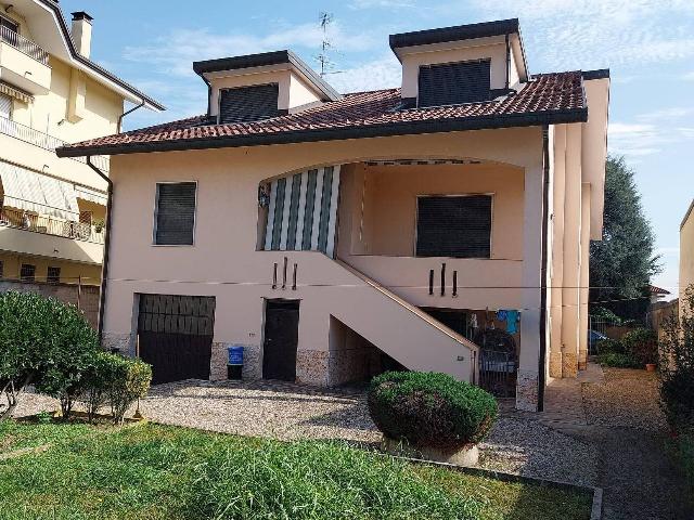 Mansion in Via Filippo Girotti 27, Bareggio - Photo 1