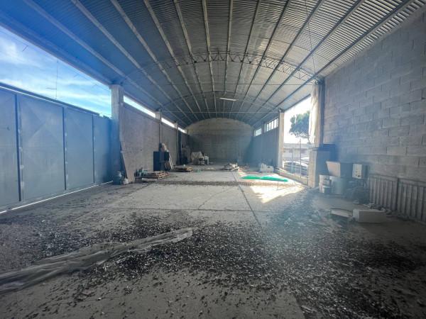 Capannone in Via Raffaele Ruggiero, Napoli, {3} - Foto 2
