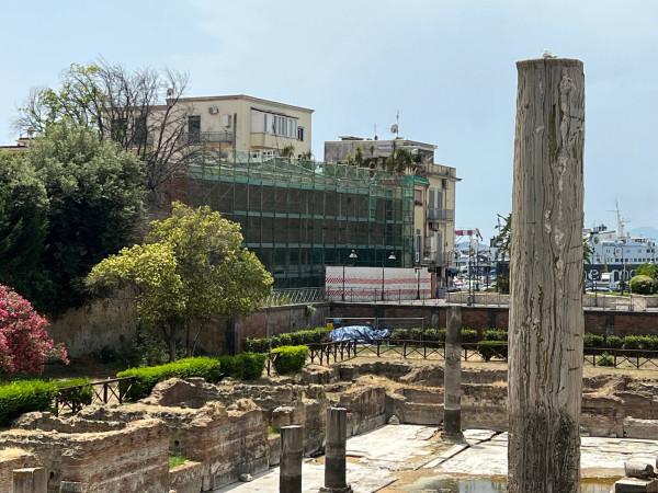 Negozio in Piazzetta Serapide 12, Pozzuoli, {3} - Foto 2