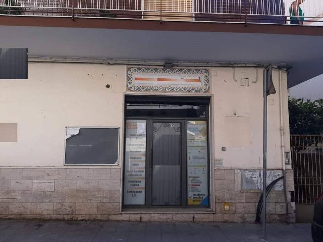 Geschäft in Via Calabria, Torre del Greco - Foto 1