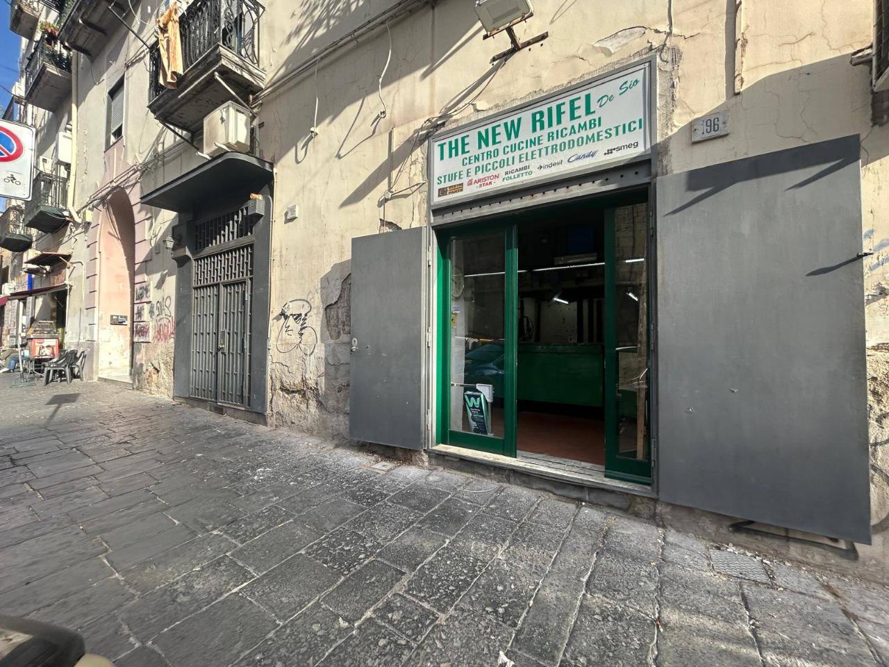 Negozio in Via Cesare Rosaroll 196, Napoli, {3} - Foto 2