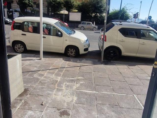 Geschäft in Via Iacopo Sannazaro 2, Napoli - Foto 1