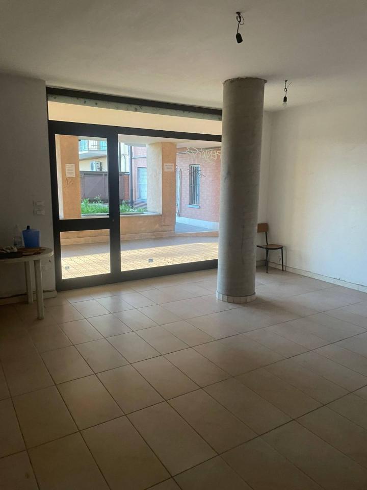 Negozio in Strada Carignano 23, Moncalieri, {3} - Foto 2