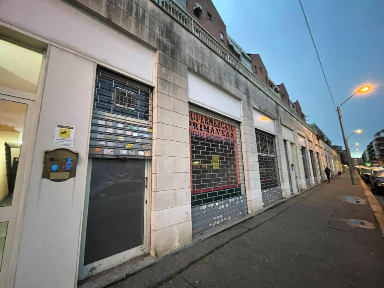 Negozio in Via Bernardino Luini 5/B, Torino, {3} - Foto 2