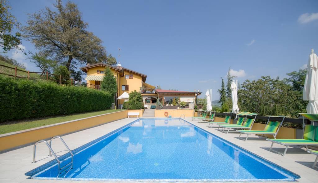 Albergo in Via Le Cinghie 1, Toano - Foto 1
