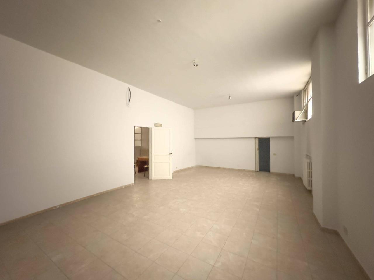 Magazzino in Via Cesare Lombroso 23, Torino, {3} - Foto 2