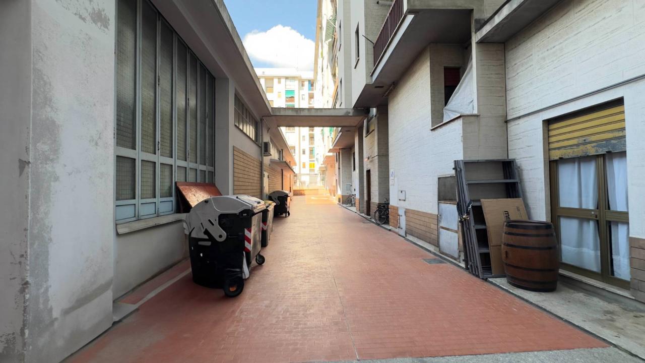 Negozio in Via Tiziano Vecellio, Torino, {3} - Foto 2