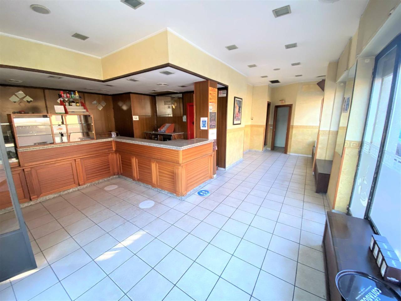 Negozio in Via Alfieri 2, Grugliasco - Foto 1