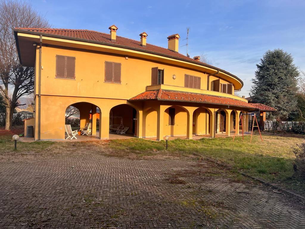 Villa in vendita a Dormelletto