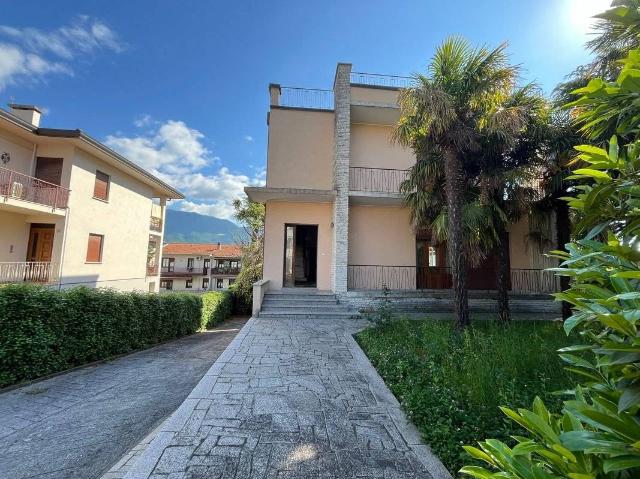 Mansion in Viale Giacomo Matteotti, Vittorio Veneto - Photo 1