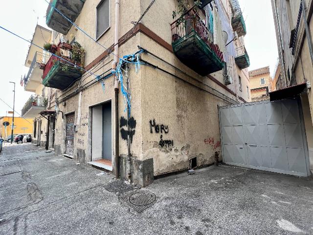 Geschäft in Via della Piazzolla 53, Napoli - Foto 1