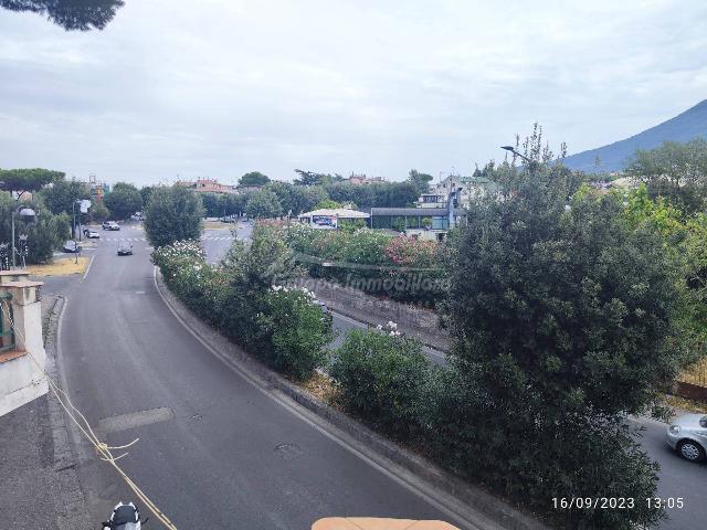 4-room flat in Piazzale della Repubblica, San Sebastiano al Vesuvio - Photo 1