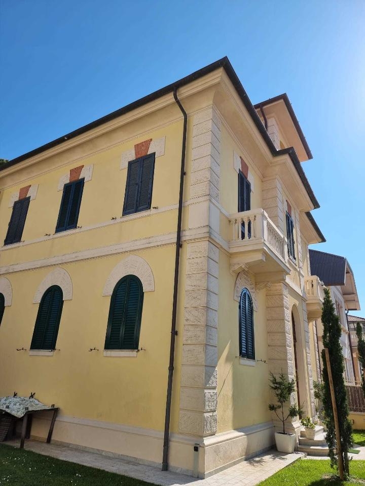 Villa a schiera in affitto a Camaiore