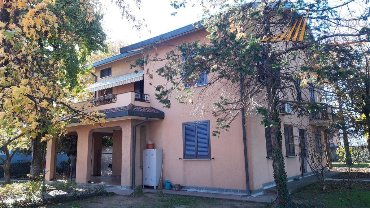 Casa indipendente in vendita a Pessano Con Bornago