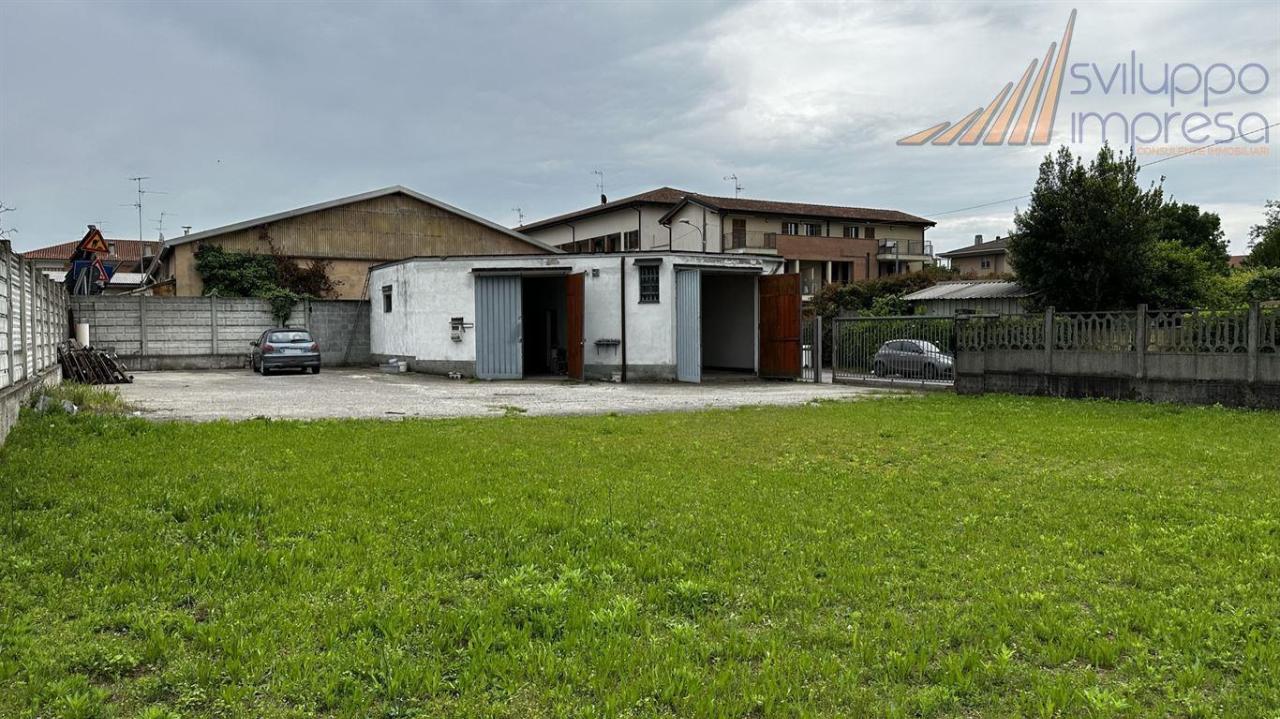 Capannone in Via Primo Villa 6/B, Burago Di Molgora, {3} - Foto 1