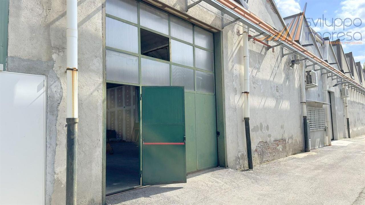 Capannone in Via Cesare Battisti 112, Arcore, {3} - Foto 1