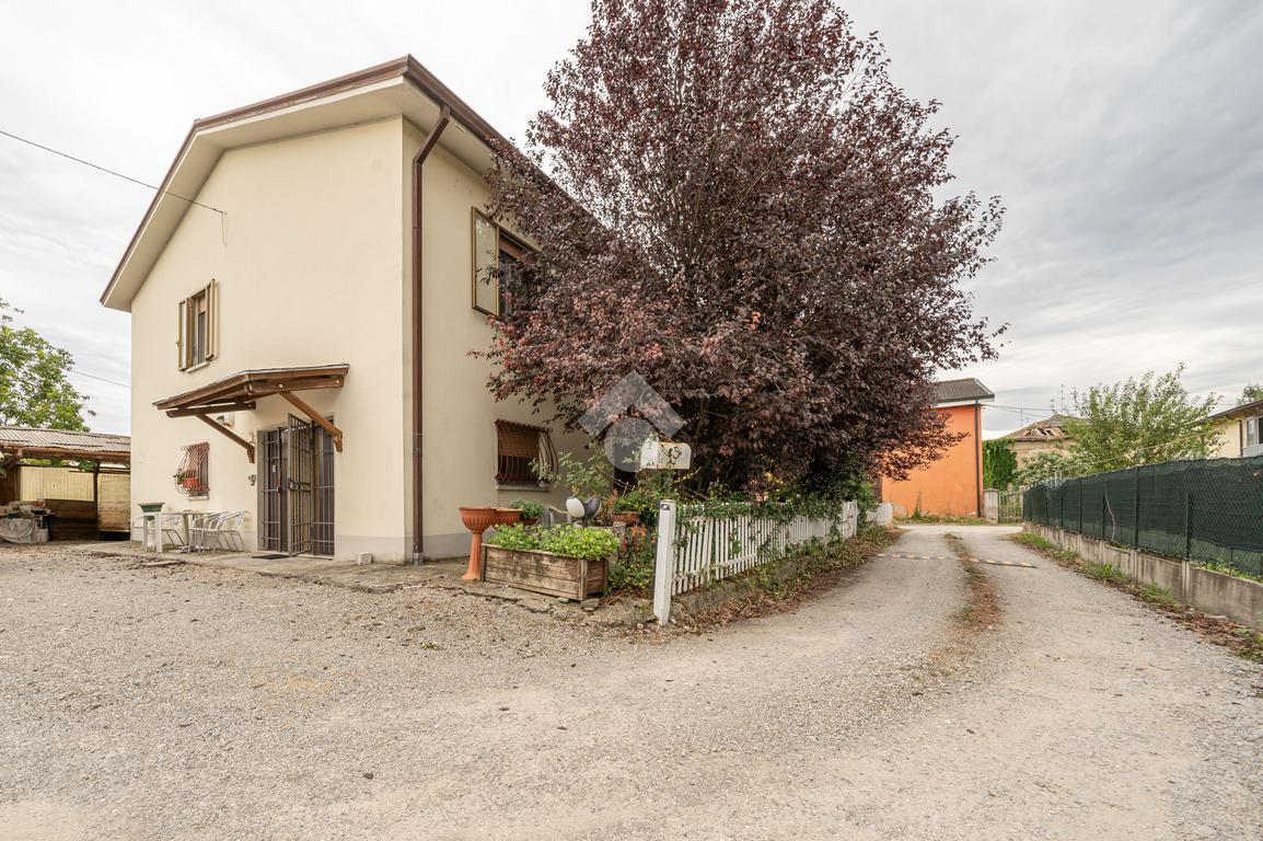 Villa in vendita a Cadelbosco Di Sopra