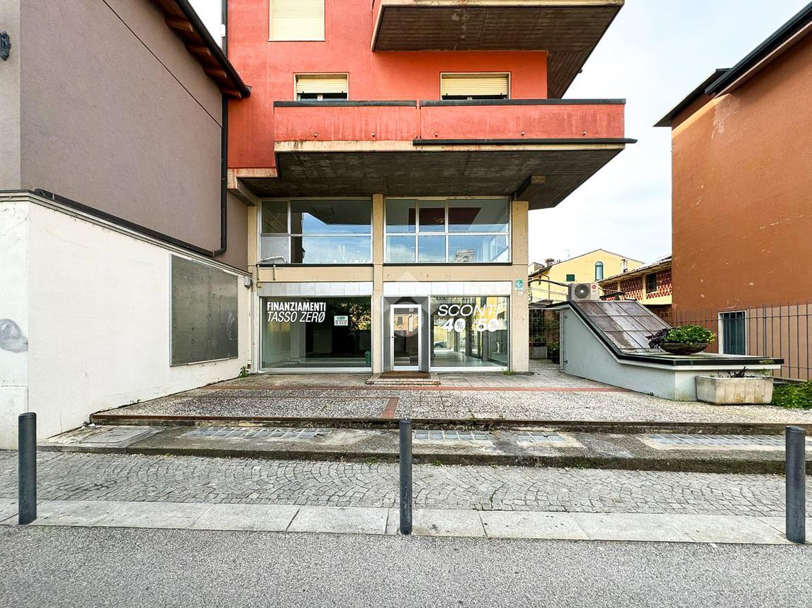 Negozio in Via Luigi Cadorna 4, Manerbio, {3} - Foto 2