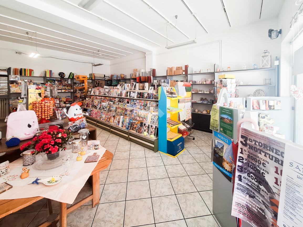 Negozio in Via Martiri della Libertà 19, Pralboino, {3} - Foto 2