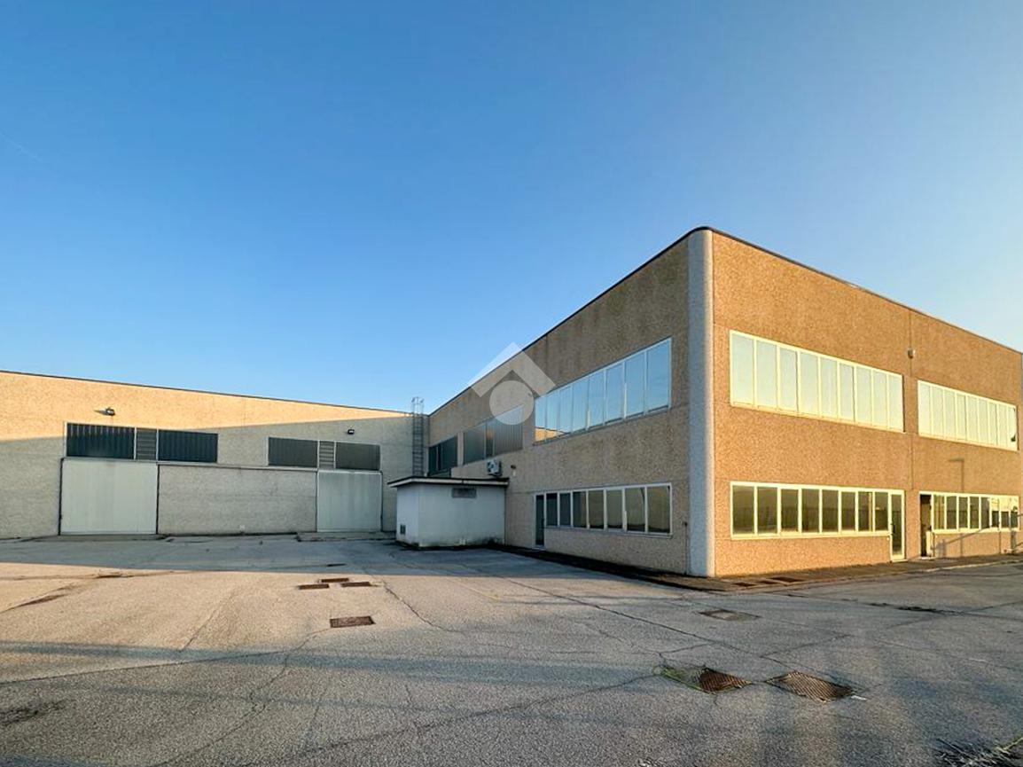 Capannone in Via Brescia 58, Bassano Bresciano, {3} - Foto 2