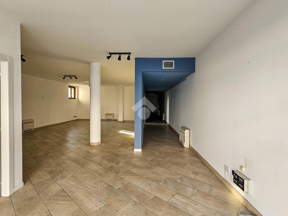 Negozio in Via Cavour 32, Ghedi, {3} - Foto 2