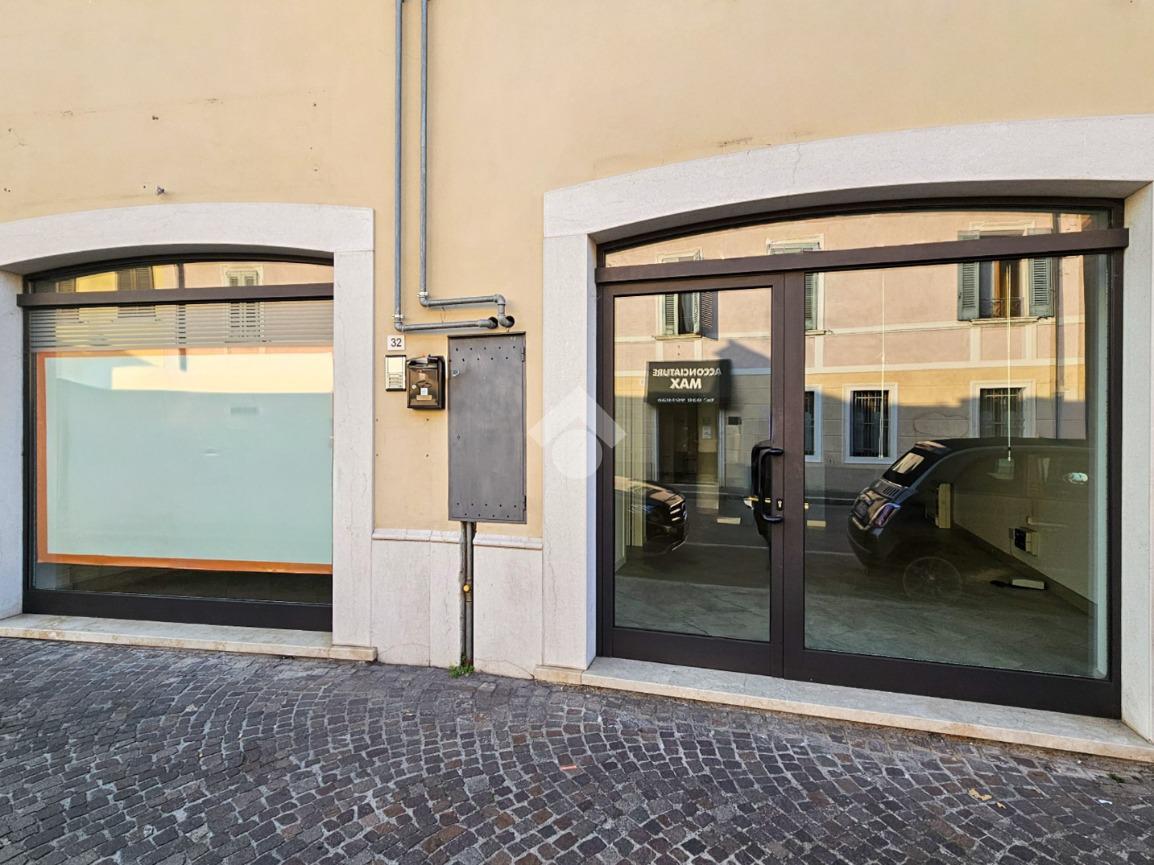 Negozio in Via Cavour 32, Ghedi, {3} - Foto 1