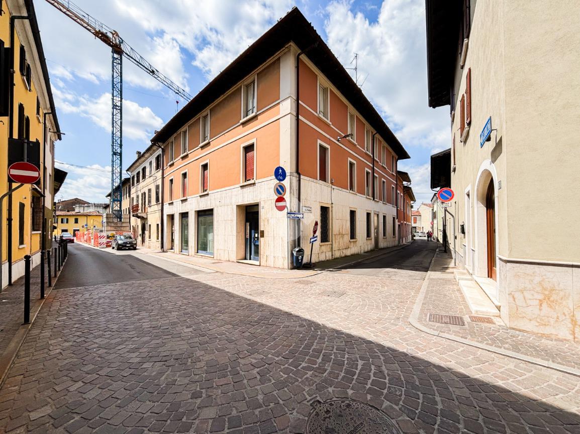 Negozio in Via Camillo Benso Conte di Cavour 8, Leno, {3} - Foto 1