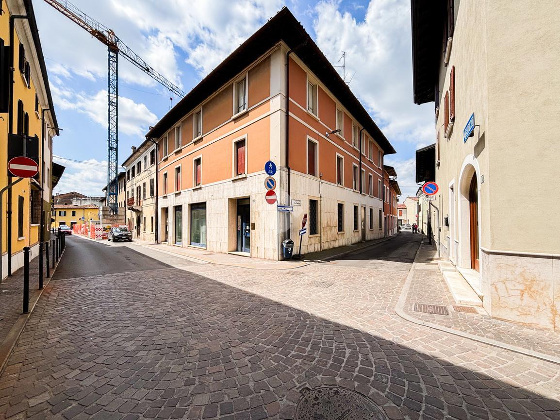 Palazzina commerciale in Via Camillo Benso Conte di Cavour 8, Leno, {3} - Foto 1