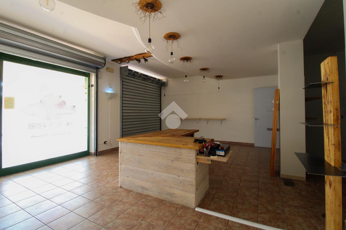 Negozio in Via Fermi 67, Urago D'Oglio, {3} - Foto 2