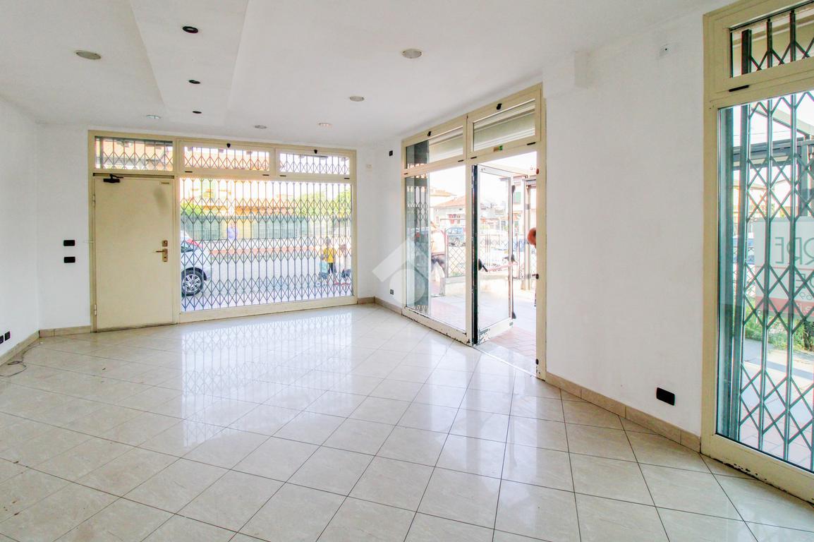 Negozio in Via Falcone-Borsellino 3, Comezzano Cizzago, {3} - Foto 1