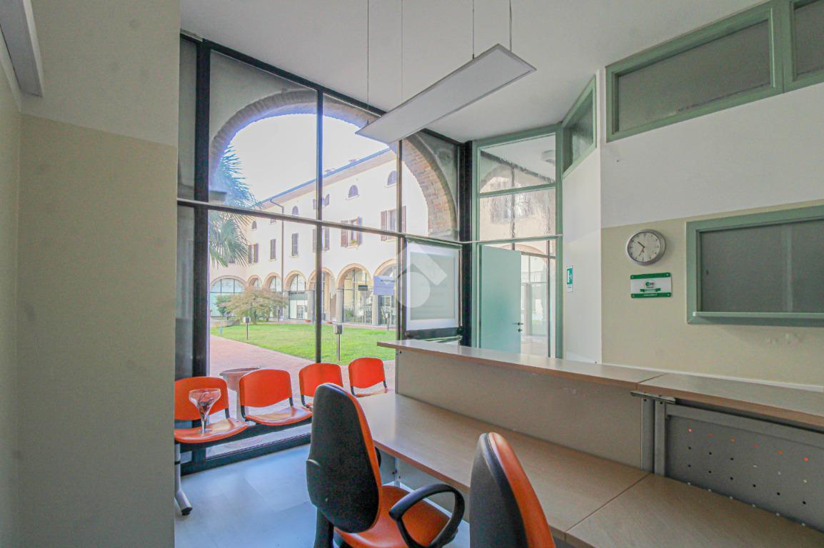 Negozio in Via Giacomo Matteotti 1, Palazzolo Sull'Oglio, {3} - Foto 1